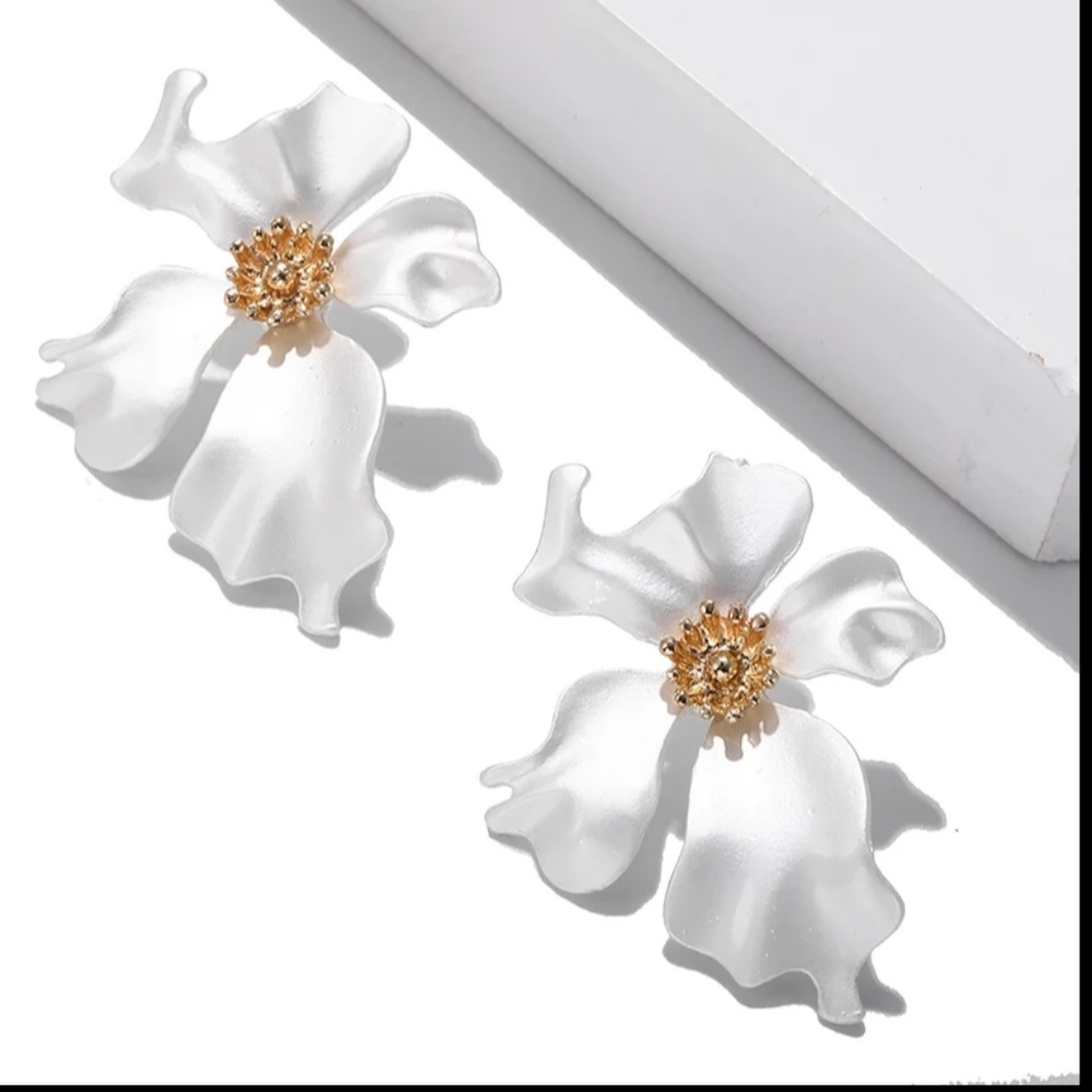 White Alloy Lily Earrings - Picture 2 of 5